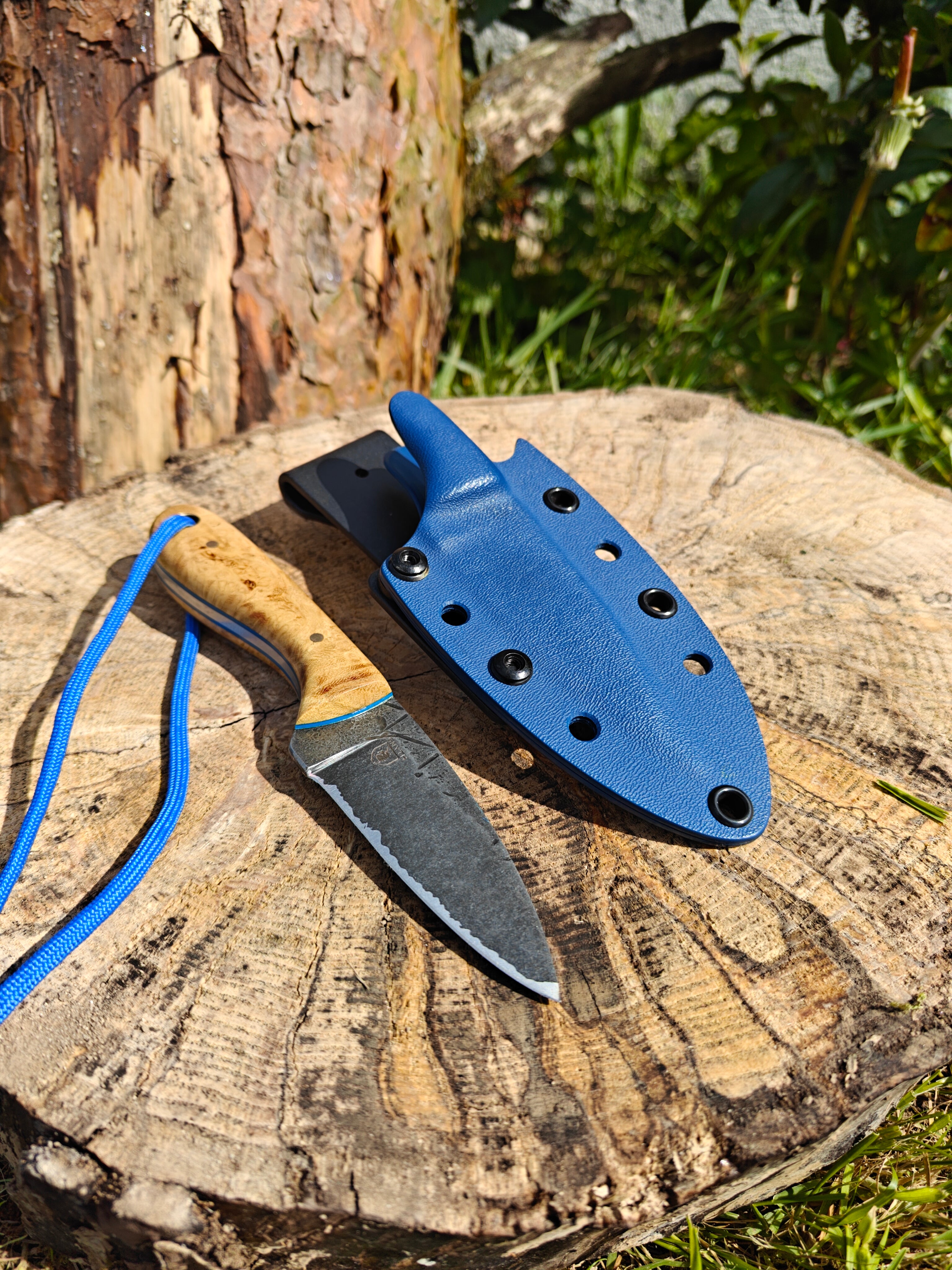 High carbon necker