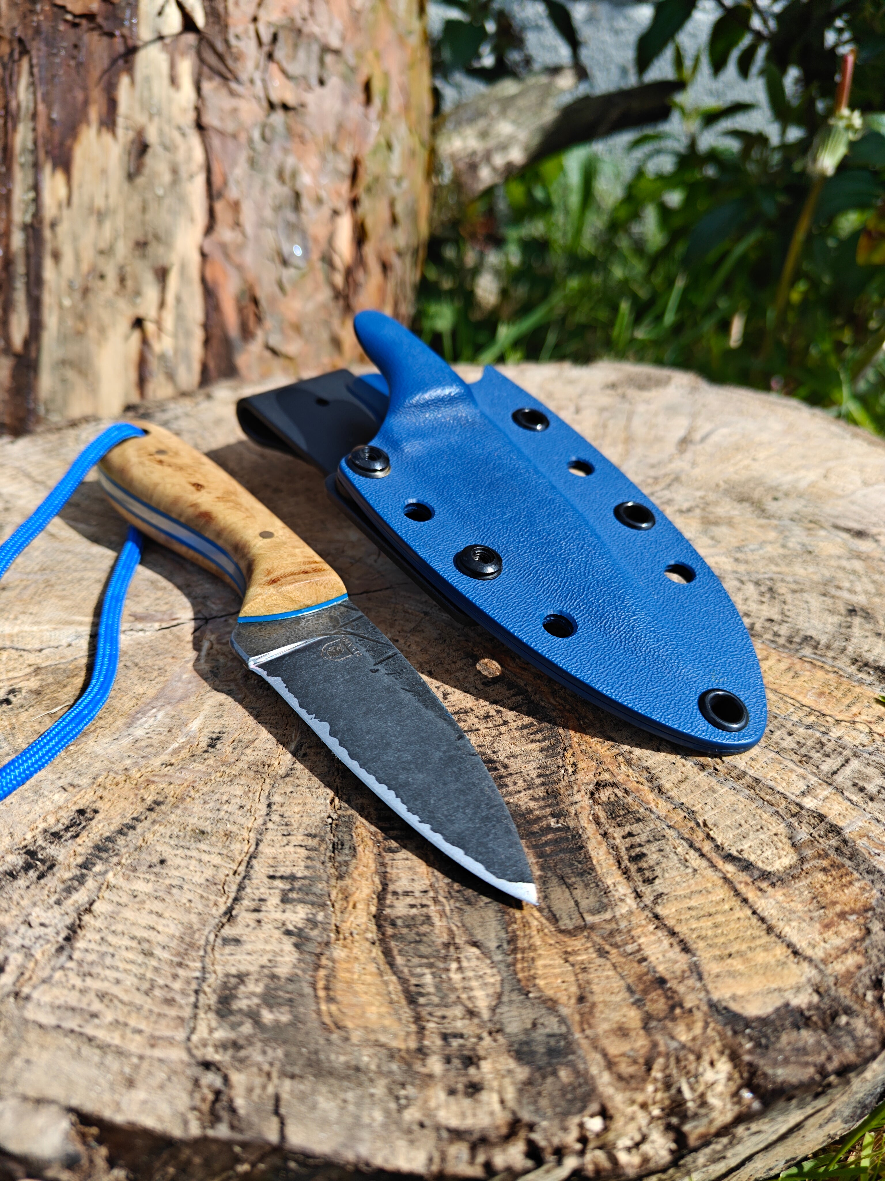High carbon necker