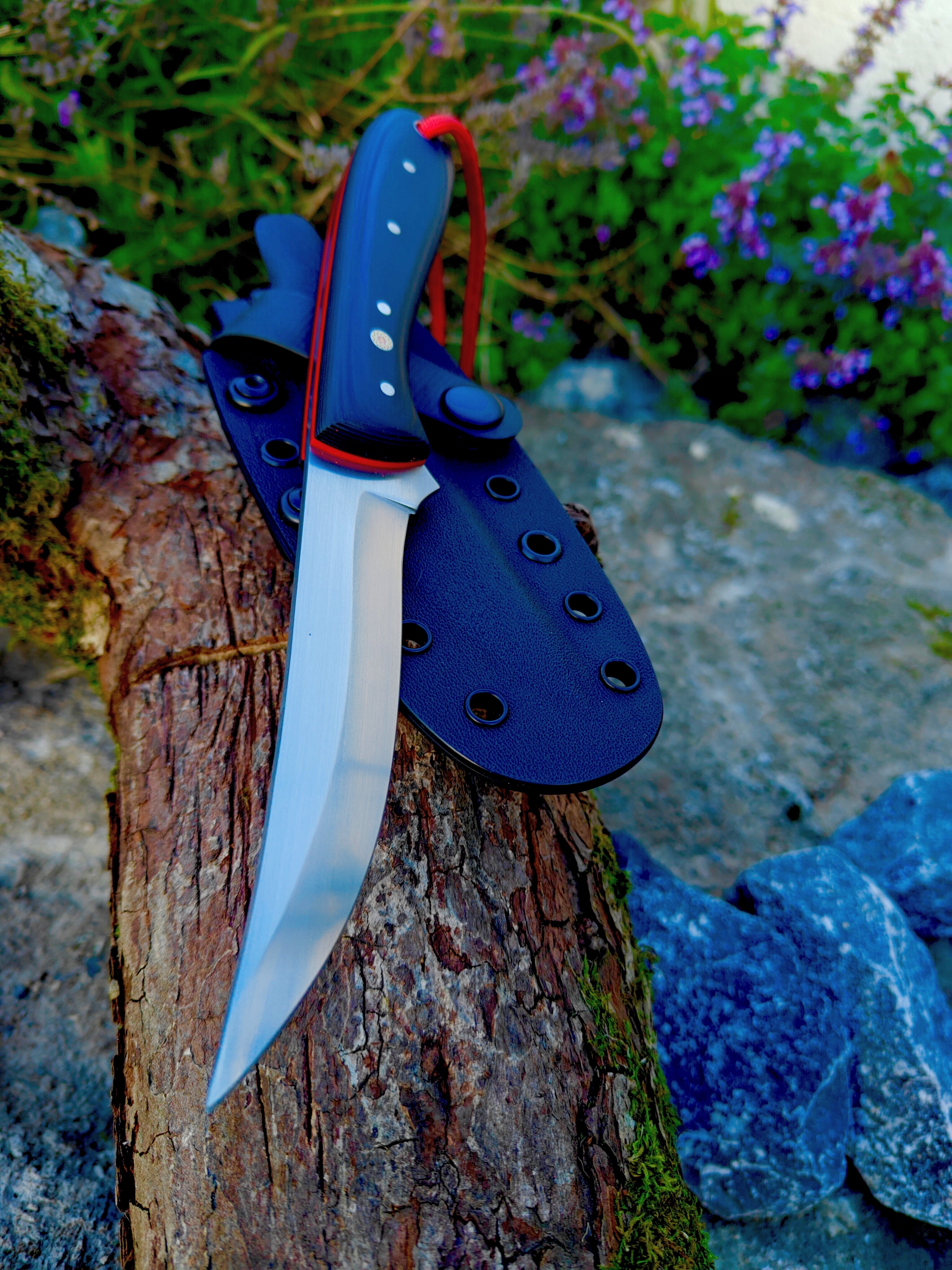 Field skinning hybrid,black sure grip & black  kydex sheath