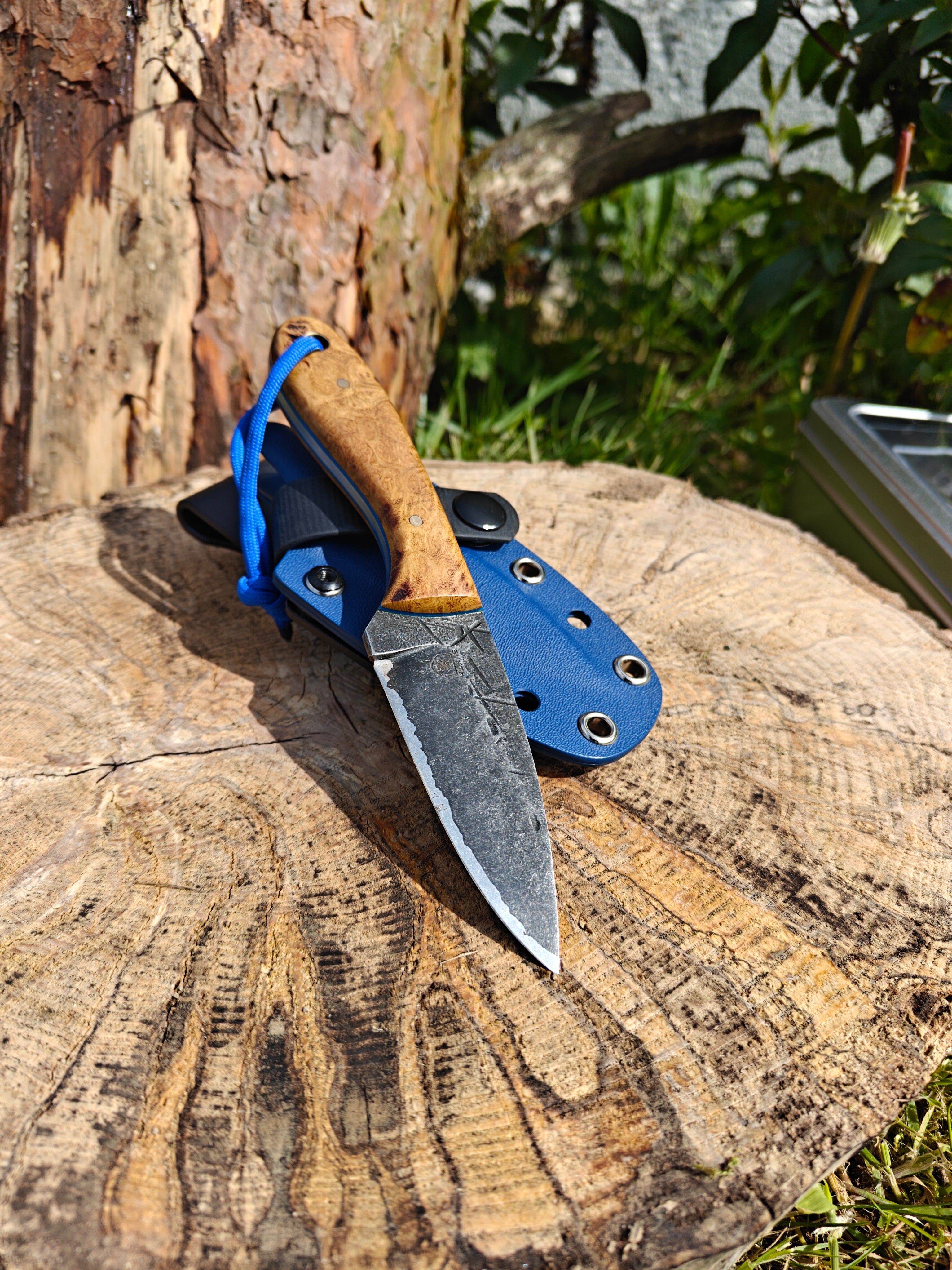 High carbon necker