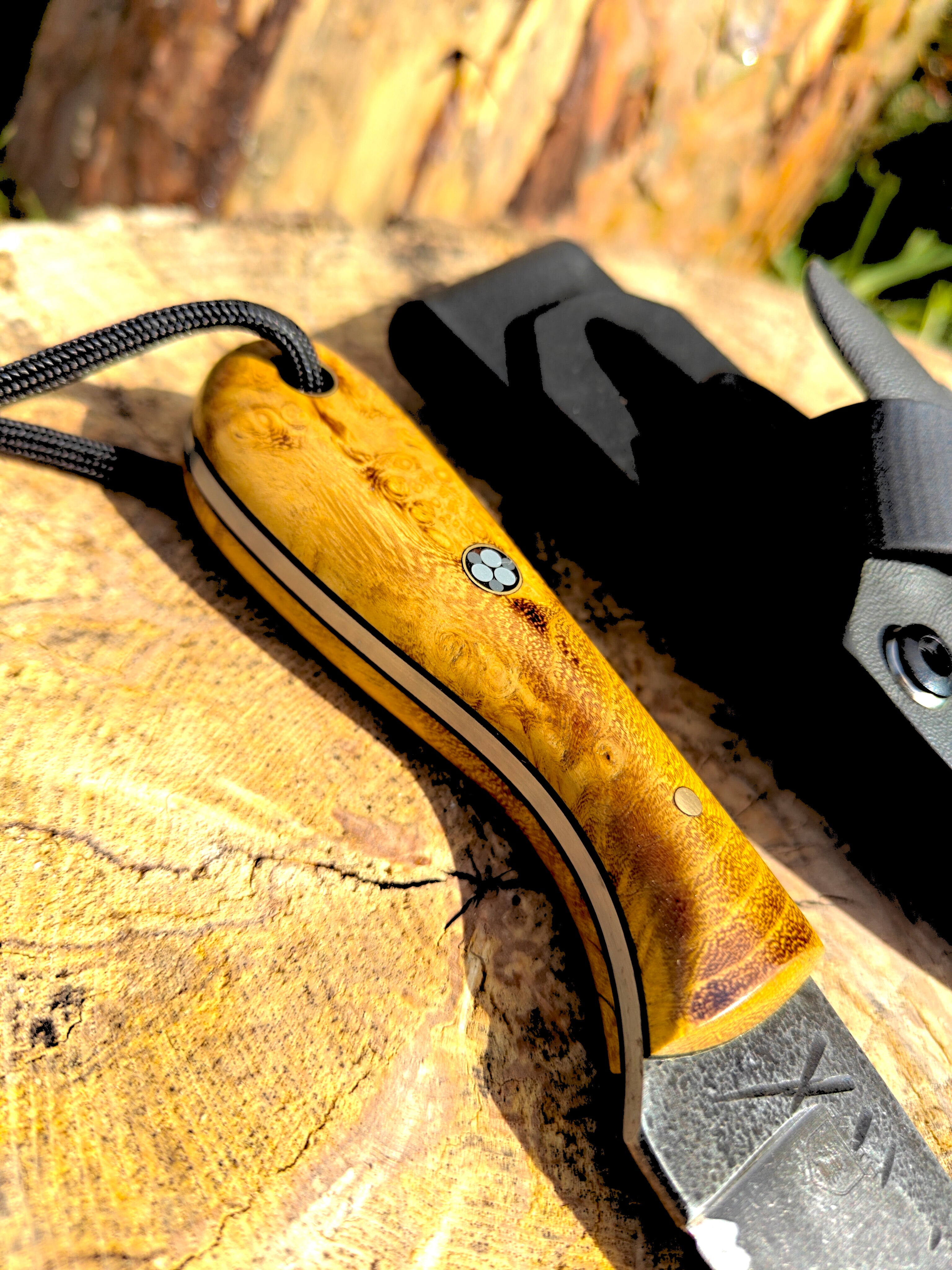 High carbon necker