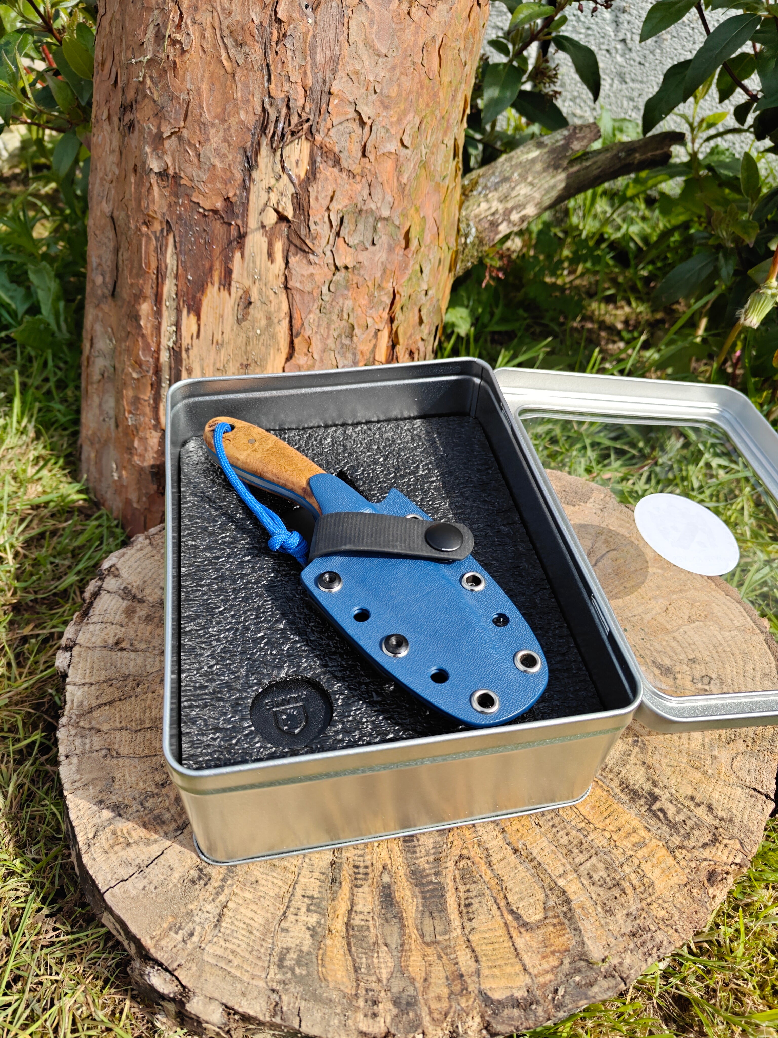 High carbon necker