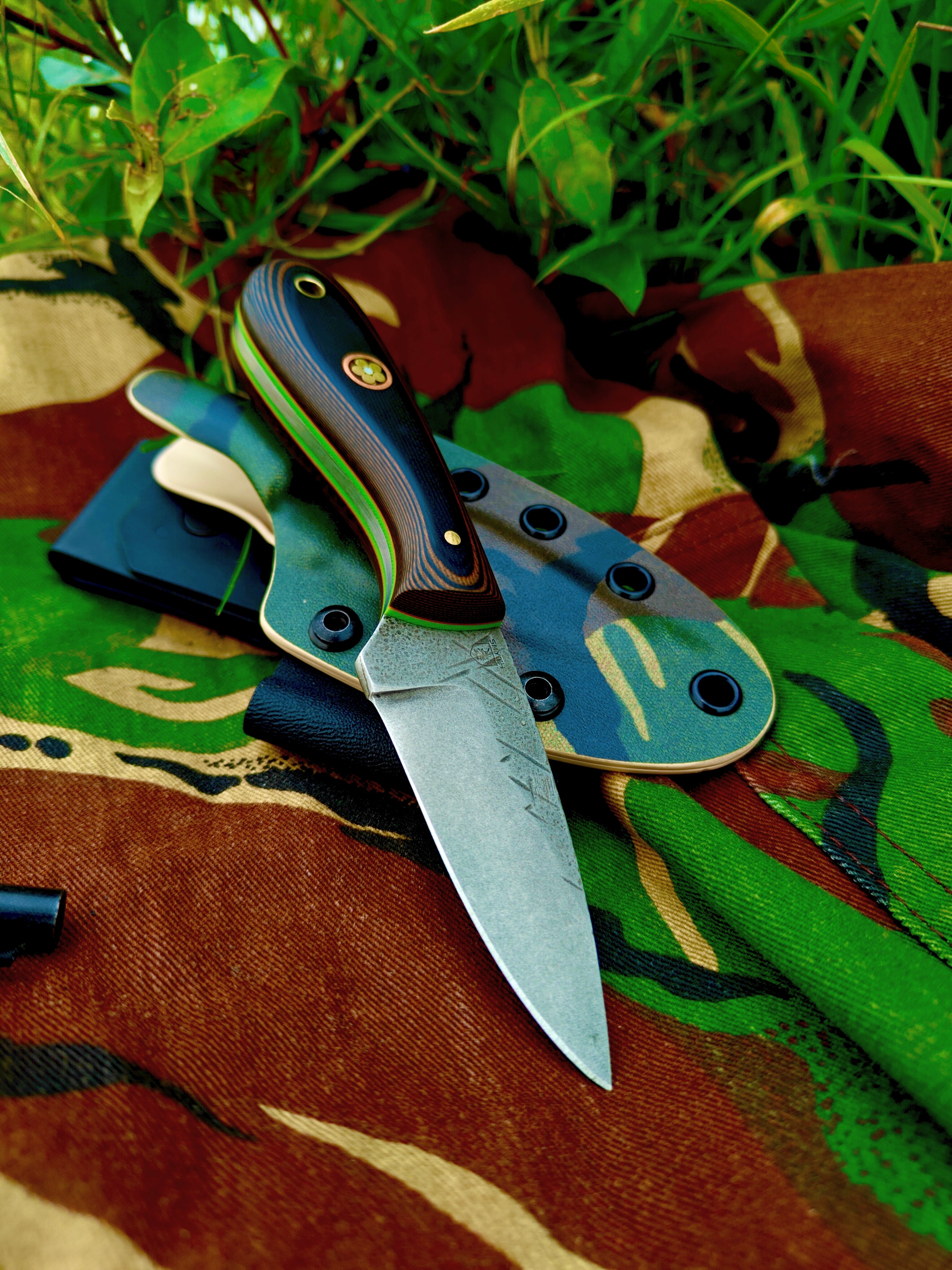 Compact edc bushcrafter