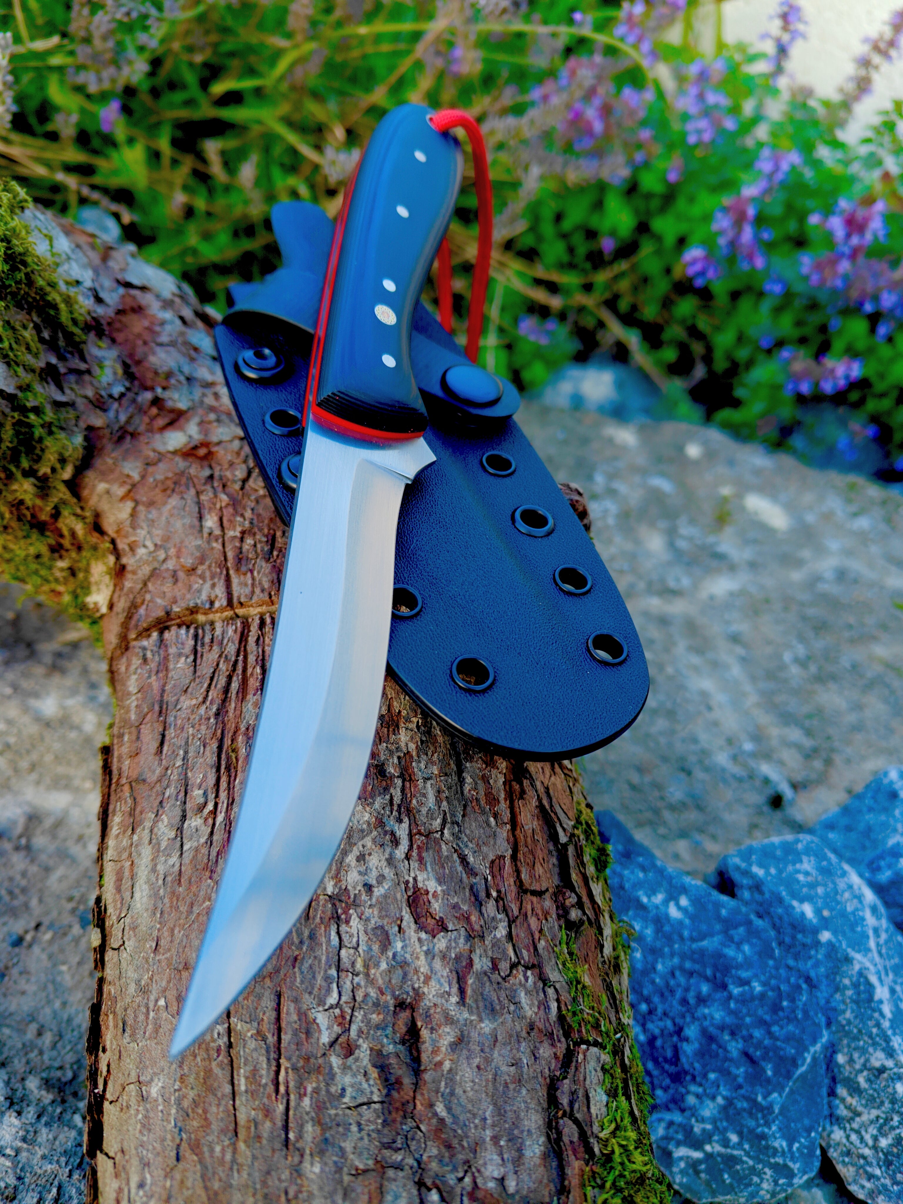 Field skinning hybrid,black sure grip & black  kydex sheath