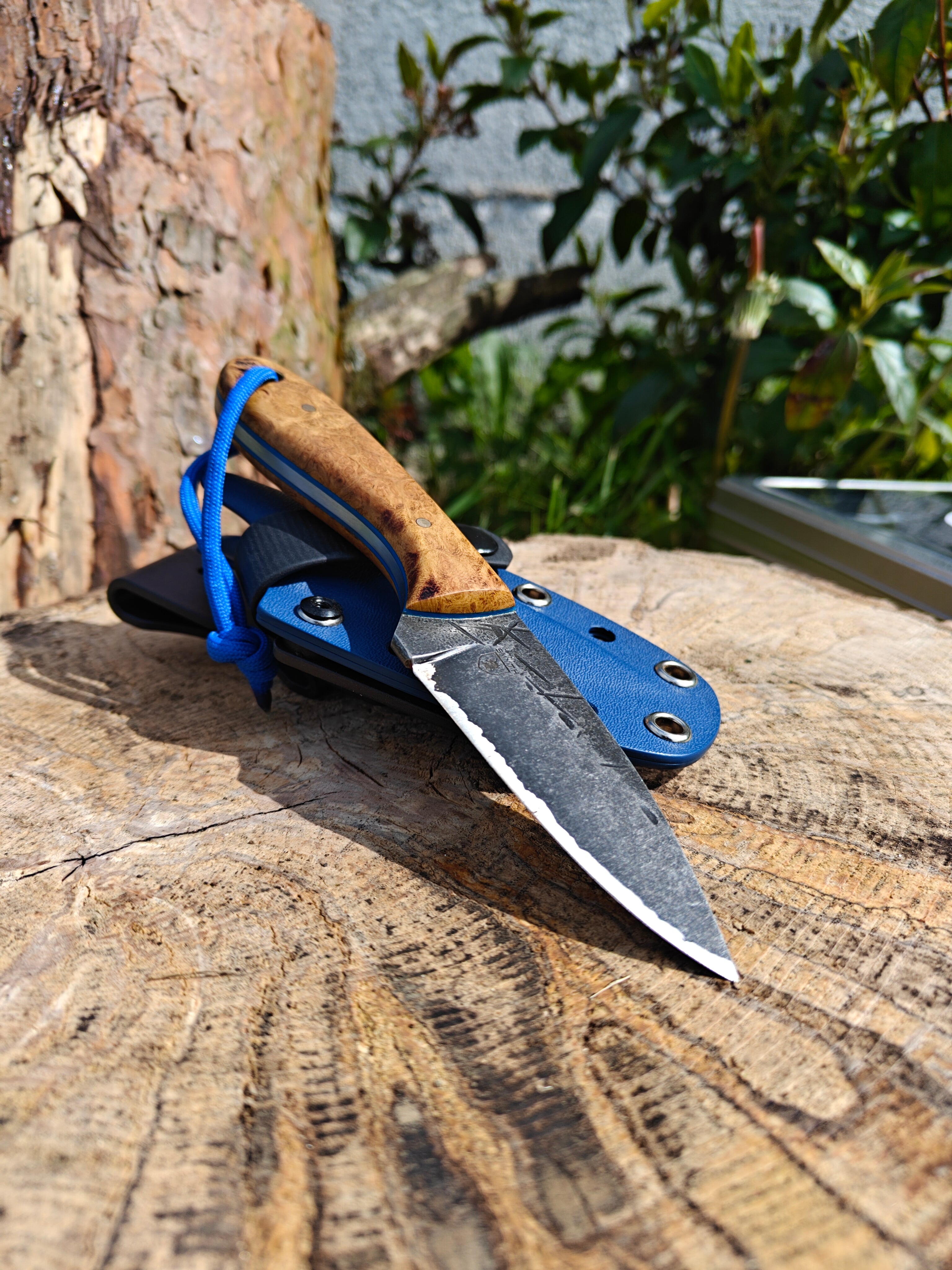 High carbon necker