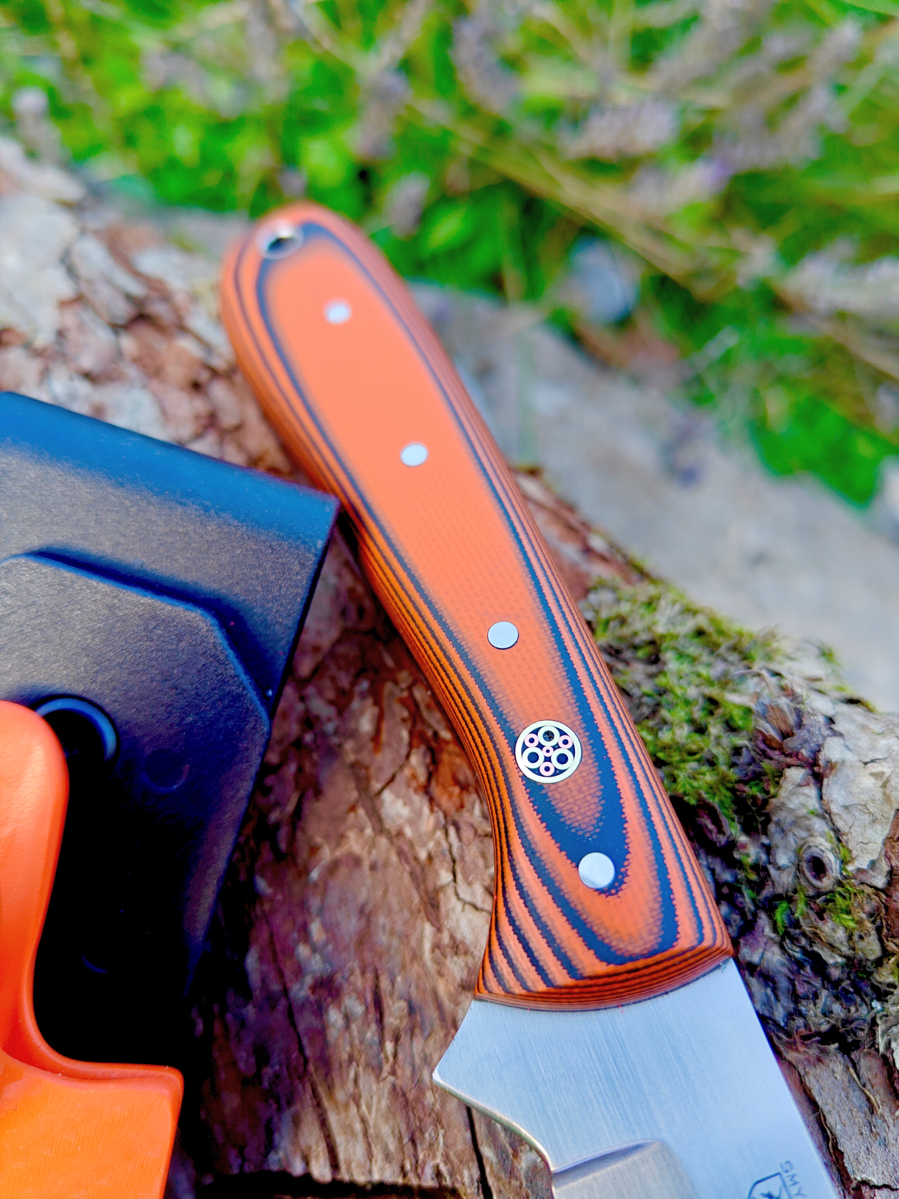 Field skinning hybrid, sure grip g10 & hunter orange carbon fibre kydex