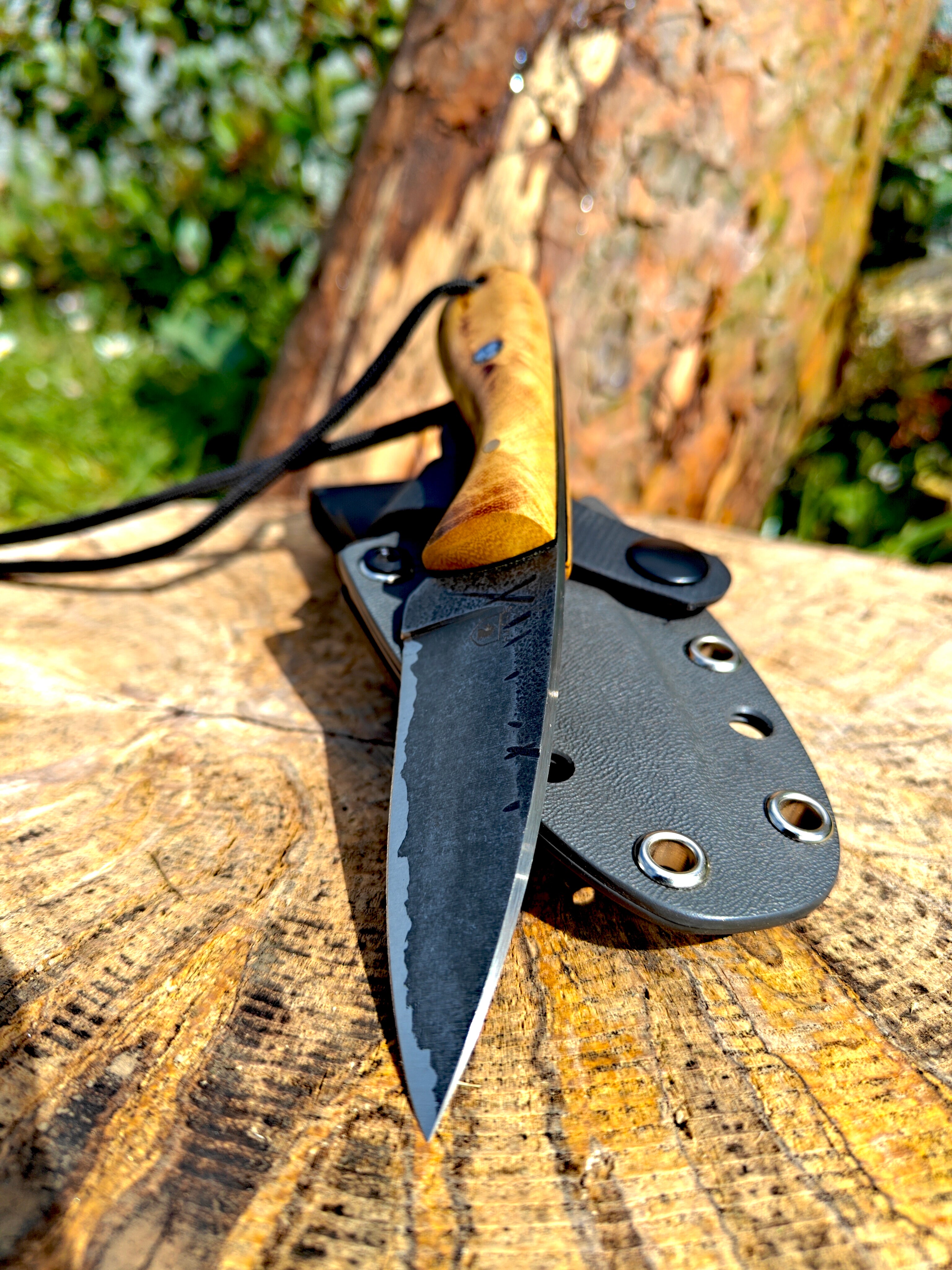 High carbon necker