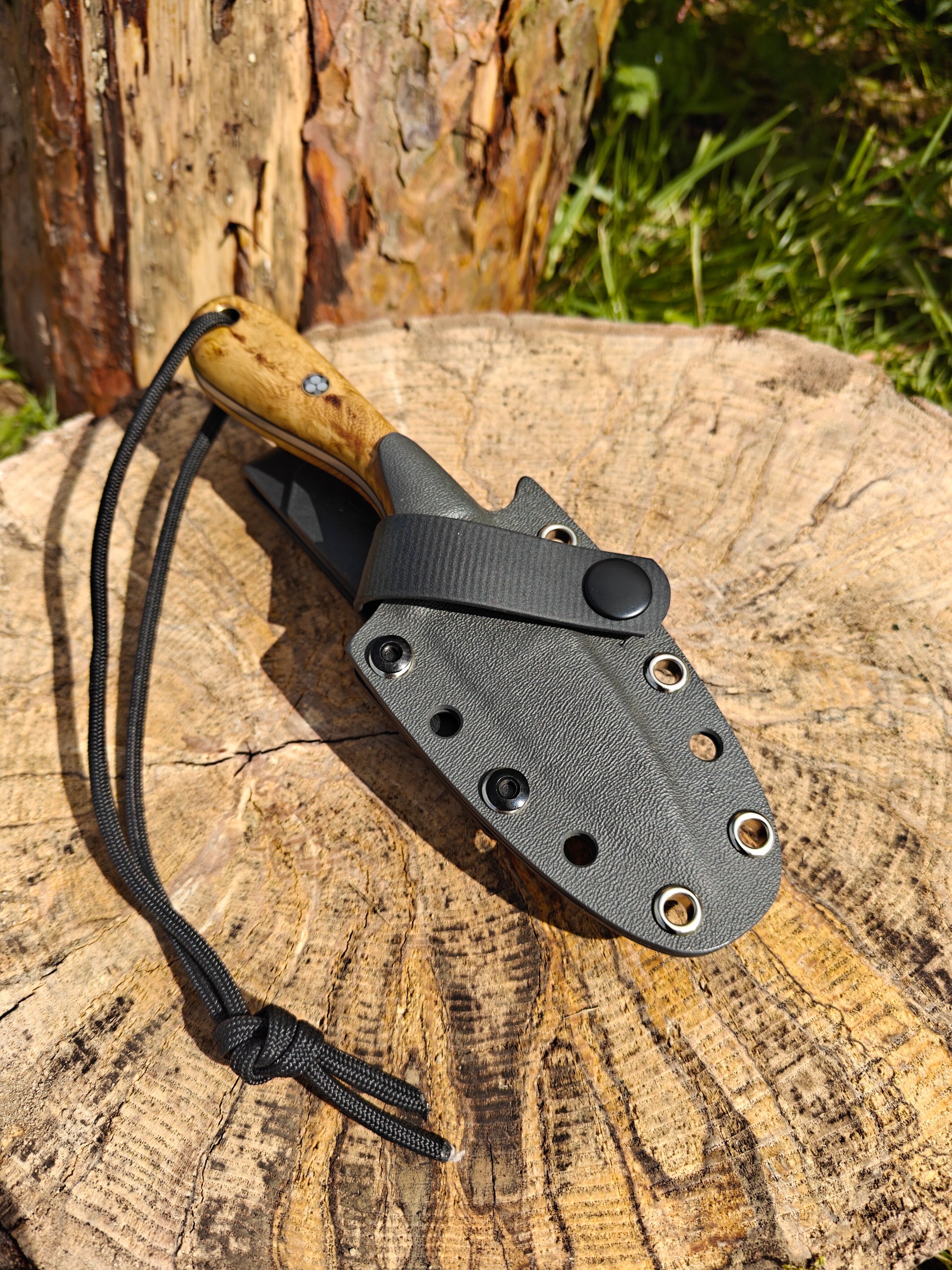 High carbon necker
