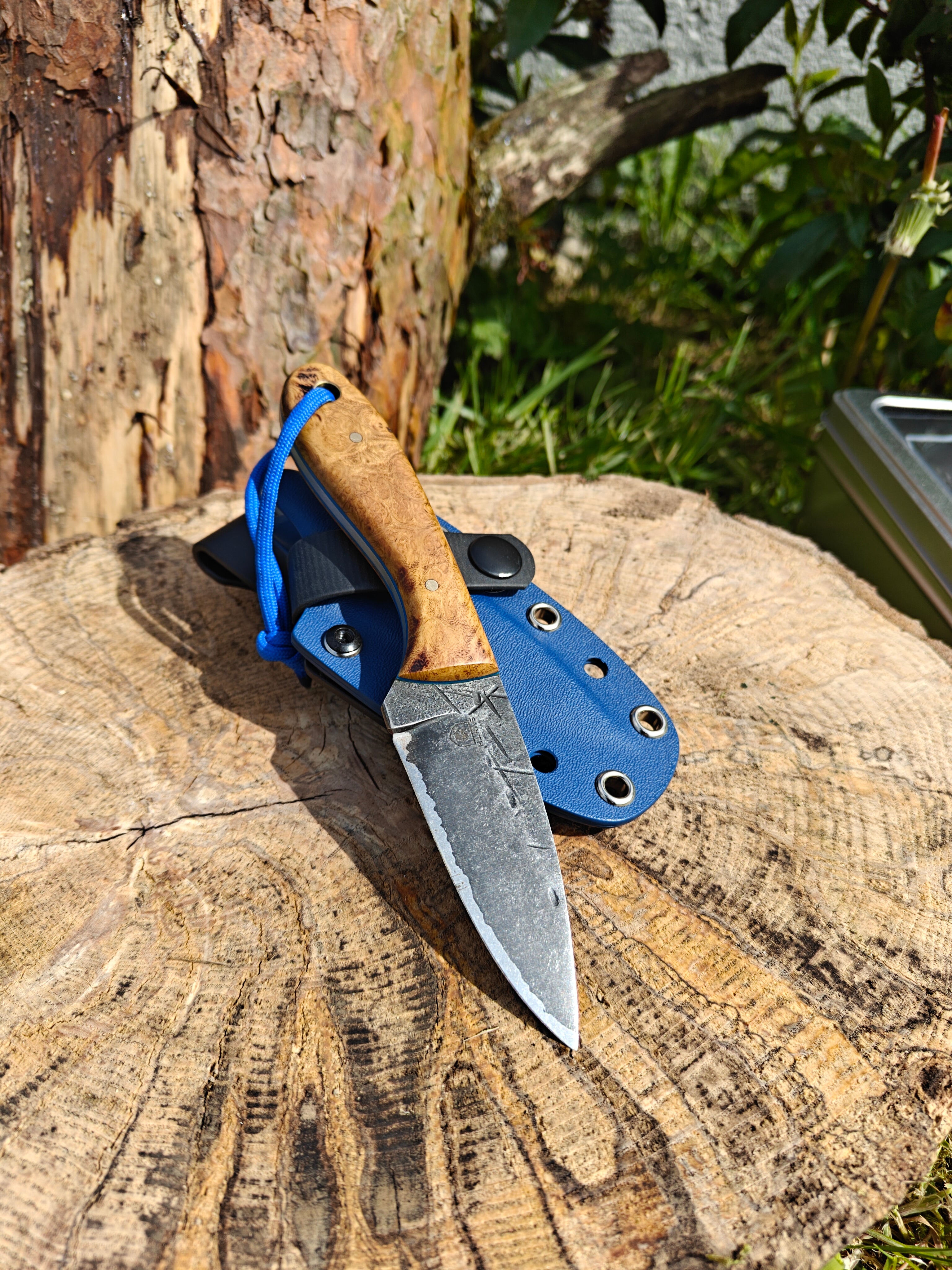 High carbon necker