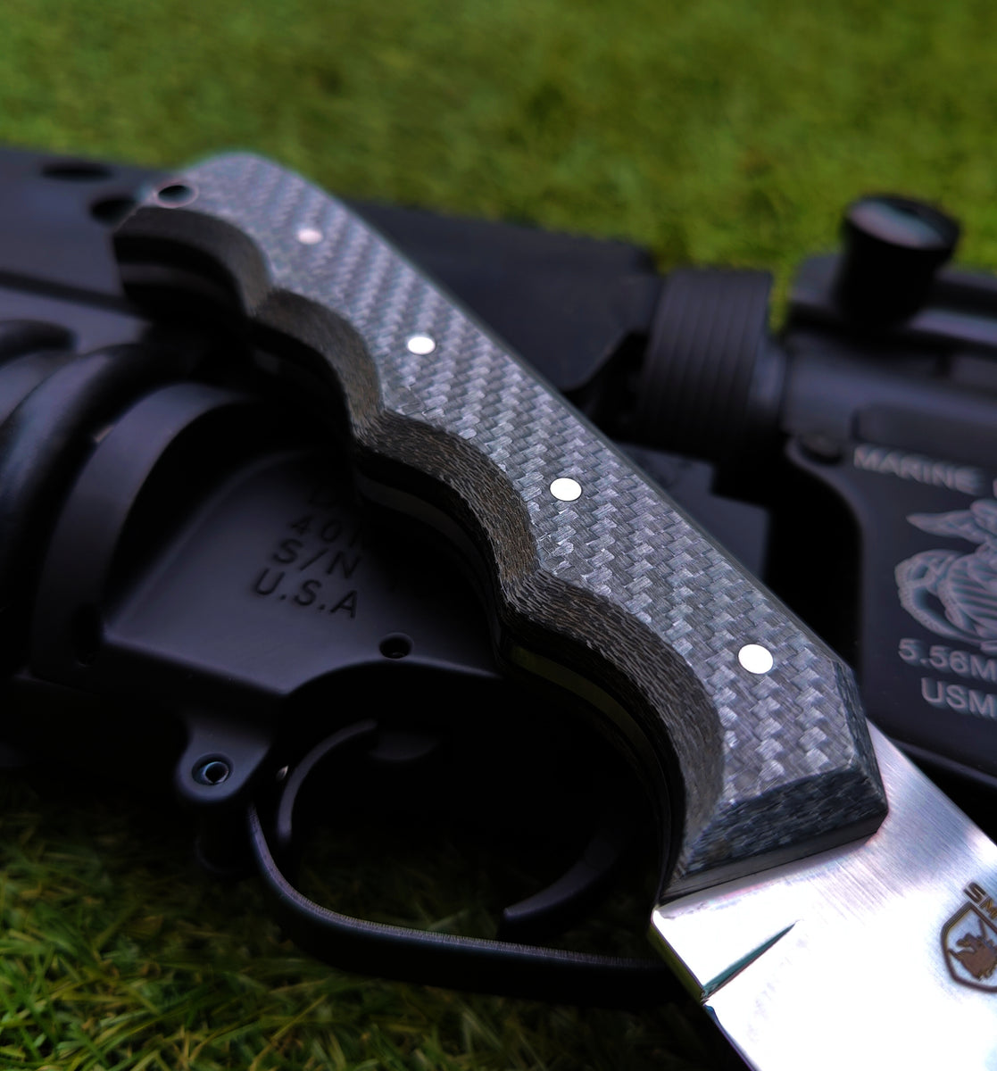 Aeb-l stainless & silver tweel carbon fibre – Smyth Knives